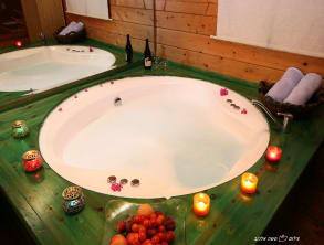 בפרדס%20של%20הרמן%20בקתות%20עץ%20עם%20גקוזי%20,%20בית%20הלל